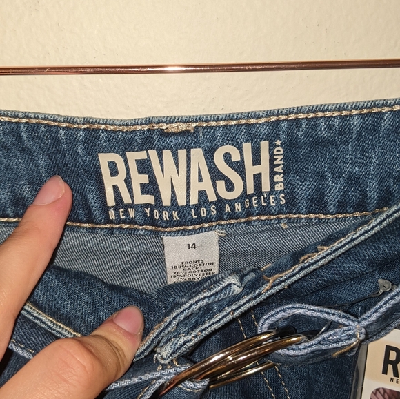 Retro High Waisted Mom Short with Belt - Picture 3 of 6